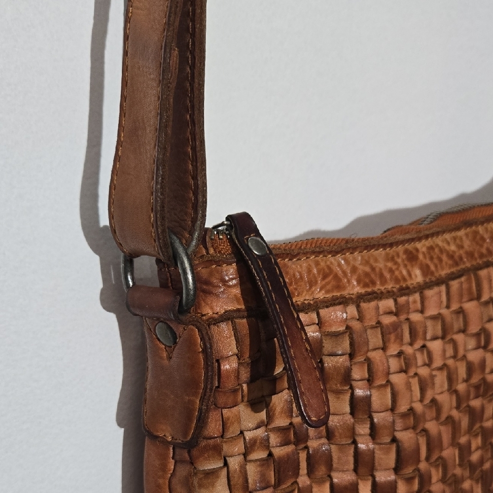 🏠 Vilenca Holland Elegant Brown Woven Adjustible Strap Crossbody Bag - Picture 3 of 13
